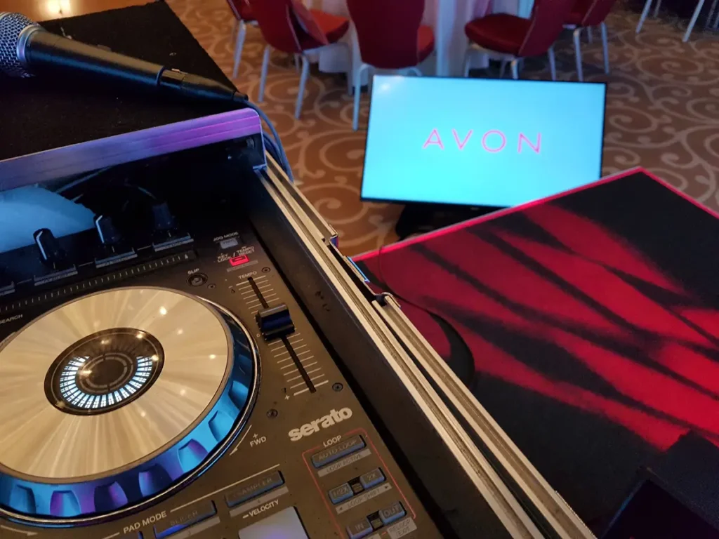 Consolă DJ Serato, detaliu echipament la un eveniment AVON